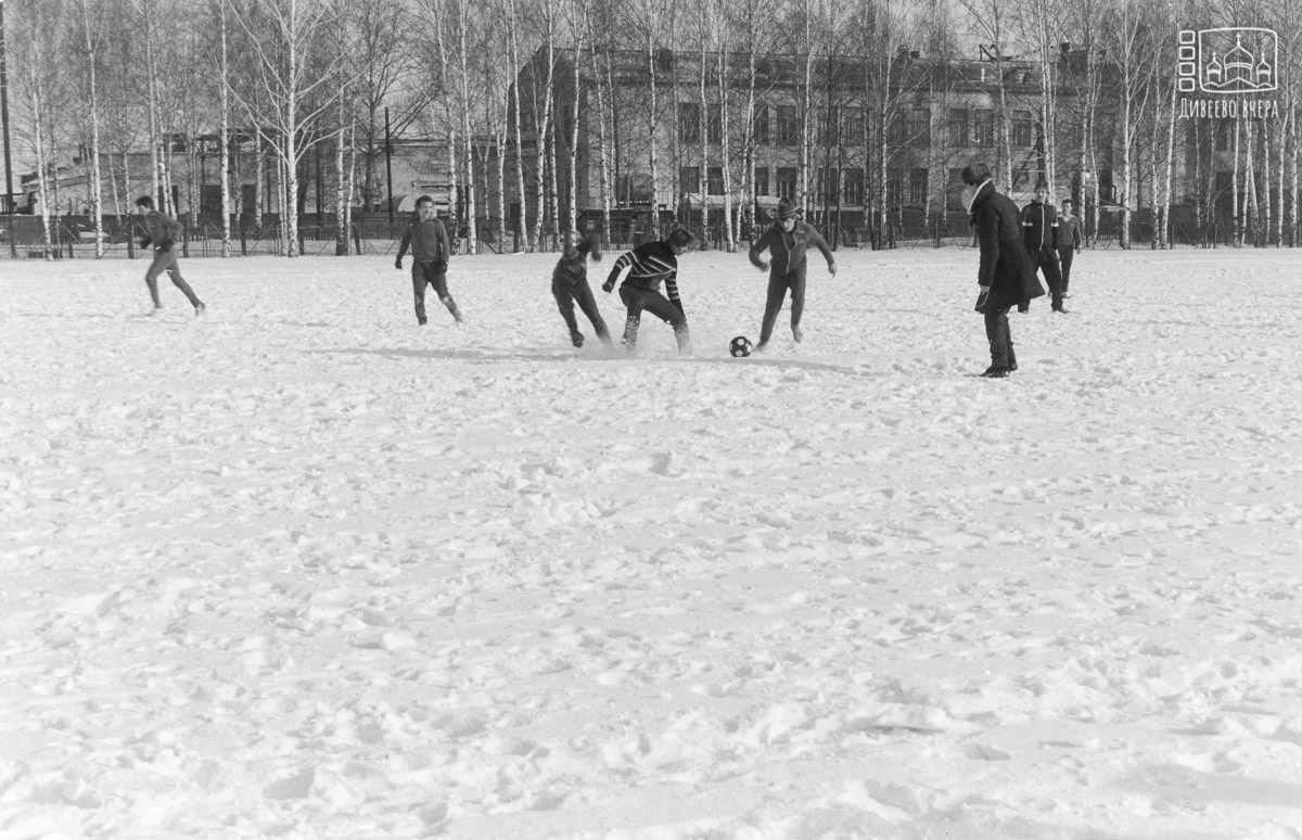 Зимний футбол на стадионе с. Дивеево (8 фото) — Дивеево вчера